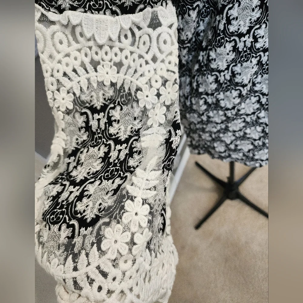 Gorgeous Tunic Length Blouse - Picture 9 of 9